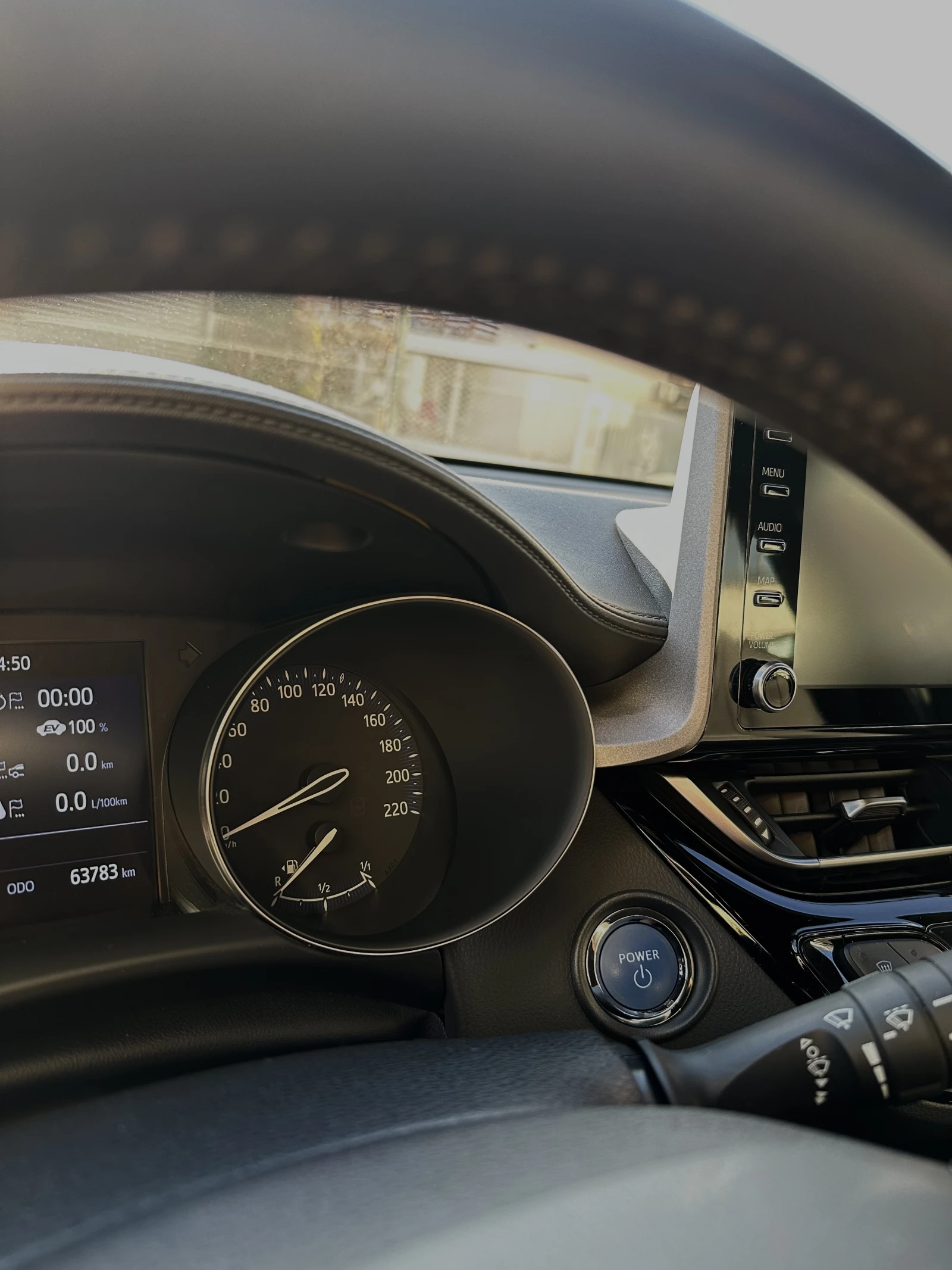 Toyota C-HR 1.8 HYB E-CVT - изображение 7