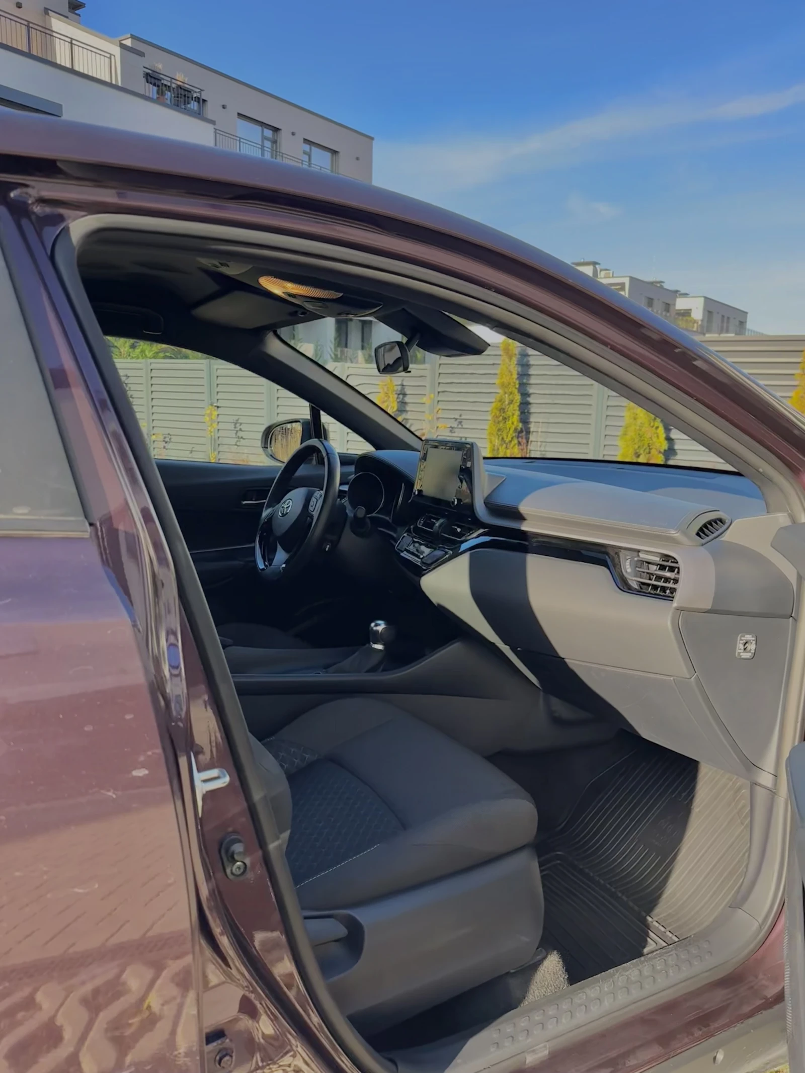 Toyota C-HR 1.8 HYB E-CVT - изображение 9