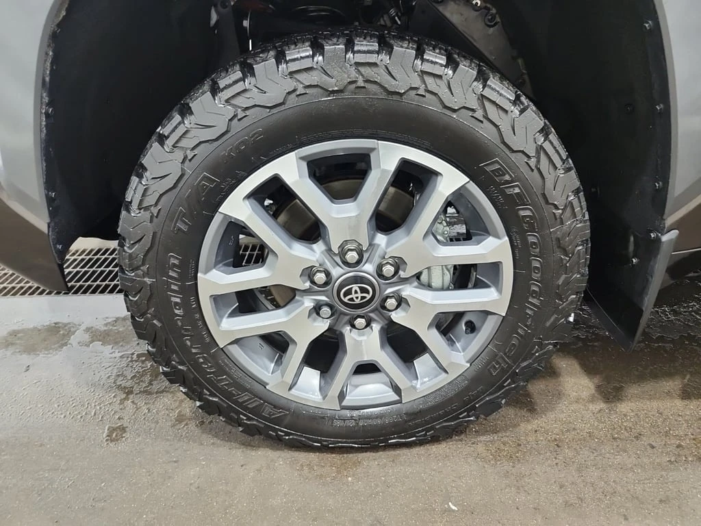 Toyota Tundra * PLATINUM HYBRID CREW CAB SHORT BED * CARFAX * БЕ - изображение 6