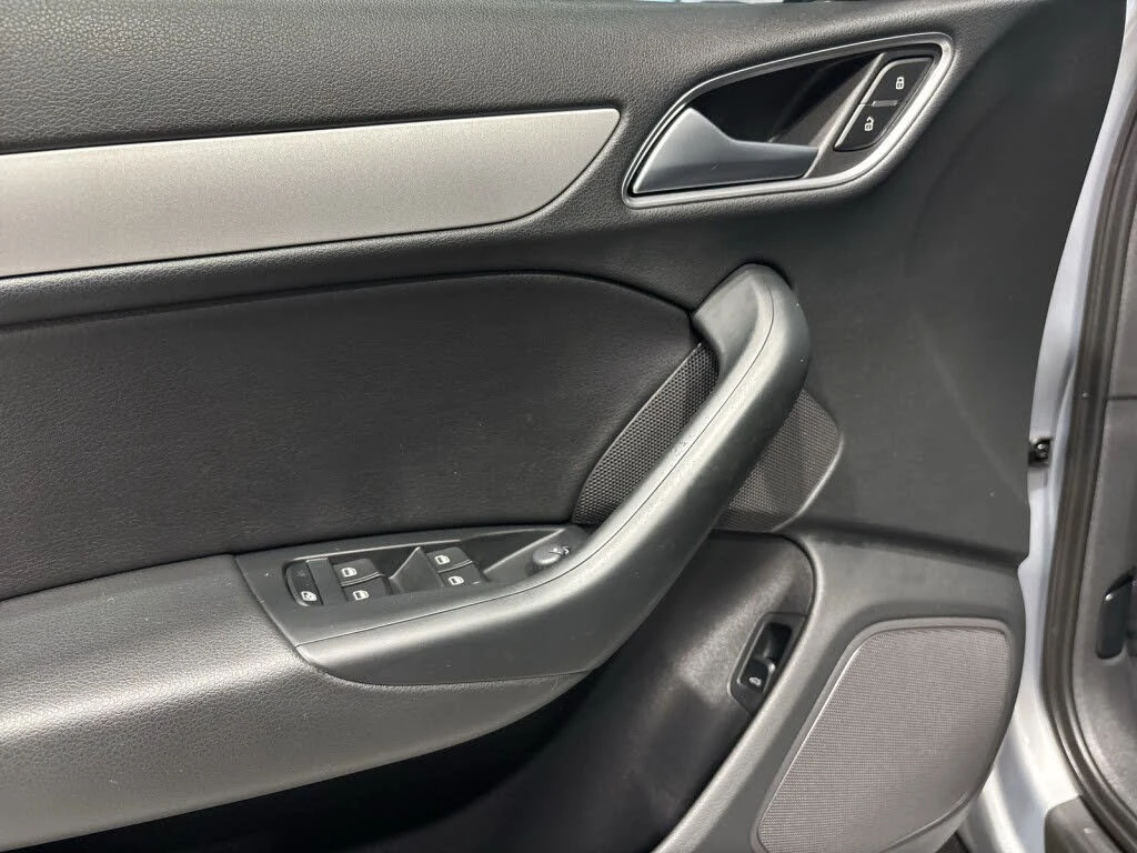 Audi Q3 * АвтоКредит * (ЦЕНА ДО БГ), снимка 16 - Автомобили и джипове - 53998100