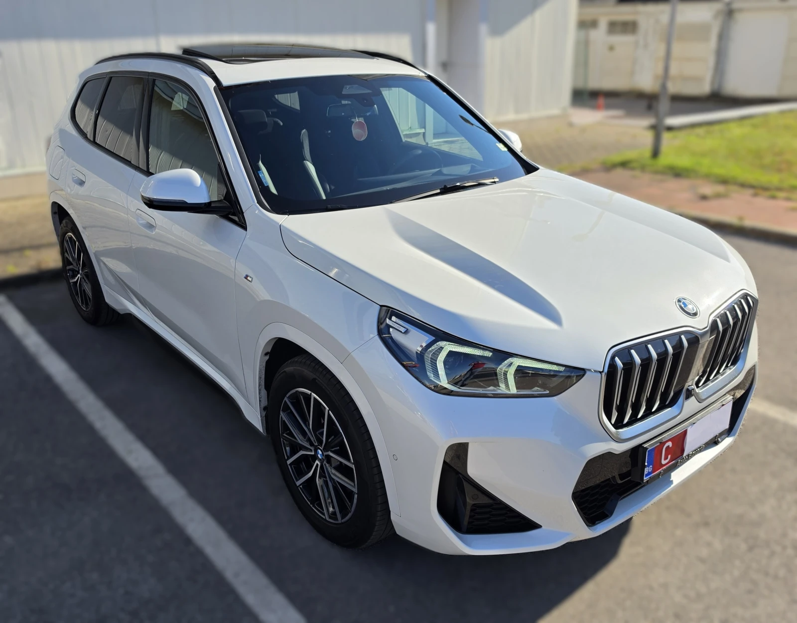 BMW X1 sDrive20i-М-Спорт, Панарома, Harman Kardon, 360 Ка, снимка 3 - Автомобили и джипове - 55269333