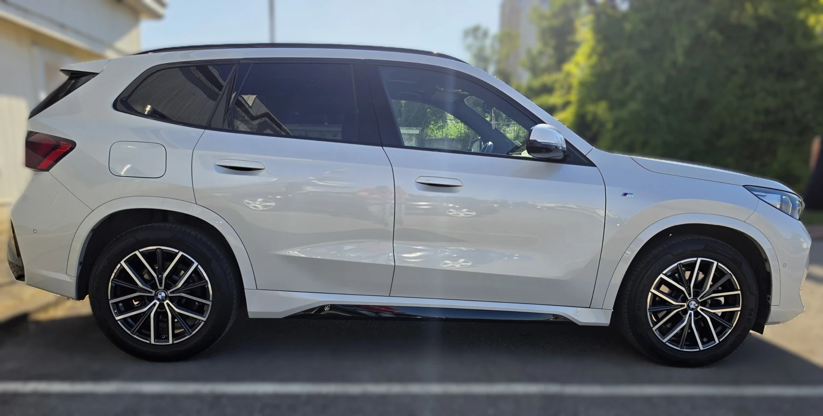 BMW X1 sDrive20i-М-Спорт, Панарома, Harman Kardon, 360 Ка, снимка 8 - Автомобили и джипове - 55269333
