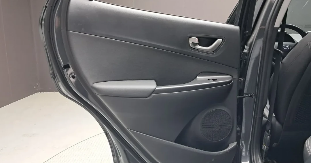 Hyundai Kona * АВТО КРЕДИТ* ЦЕНА ДО БГ * Сервизна история * , снимка 10 - Автомобили и джипове - 55301266