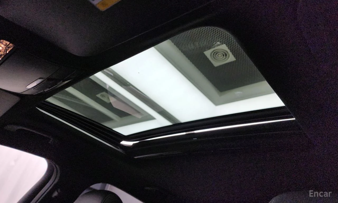 Mercedes-Benz GLC 63 AMG S* 4MATIC+ * BURMESTER* ДИСТРОНИК* ХЕДЪП* 360КАМЕР, снимка 16 - Автомобили и джипове - 55973356