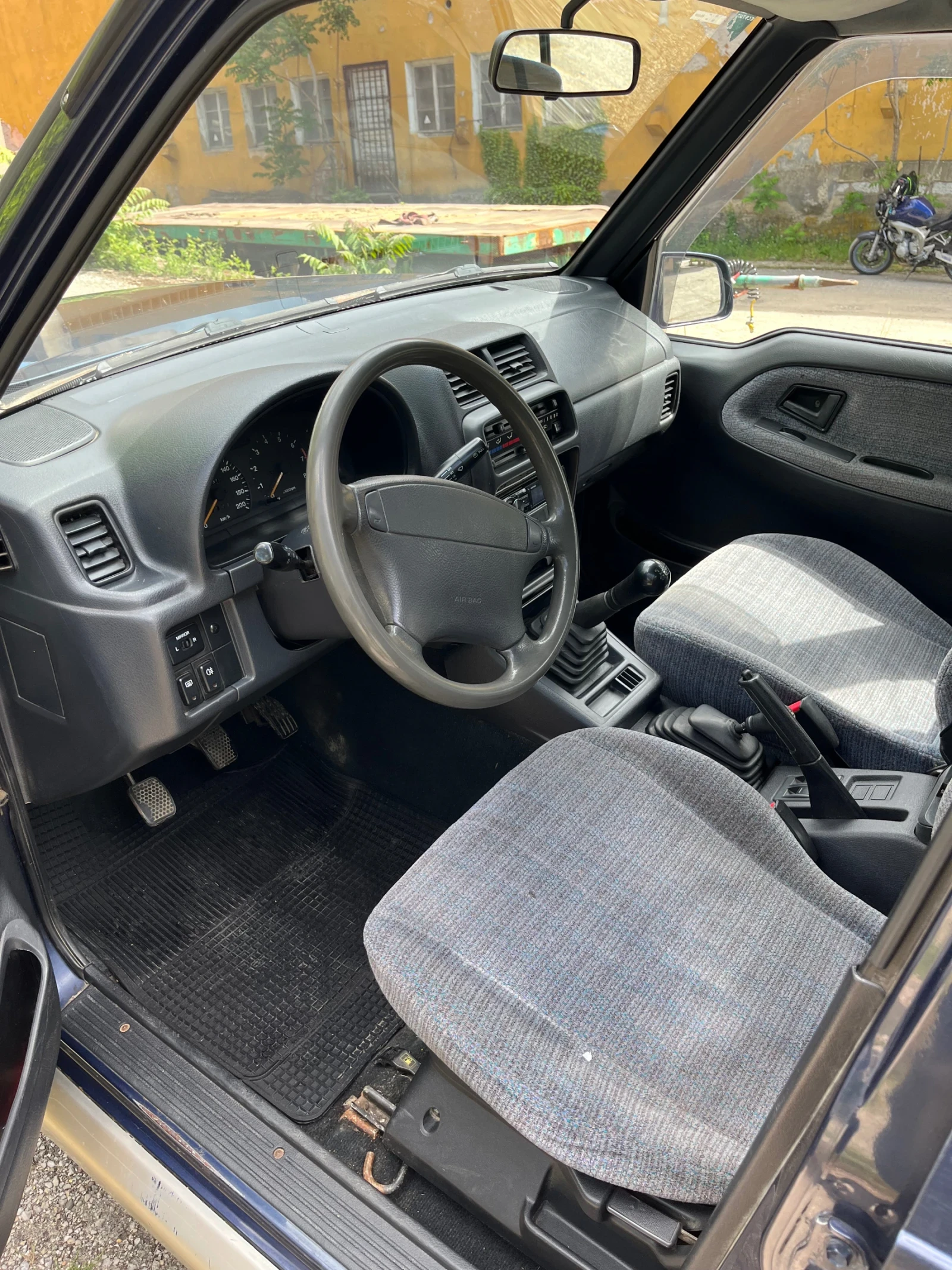 Suzuki Vitara 2.0 V6 Klimatic, снимка 10 - Автомобили и джипове - 56518576