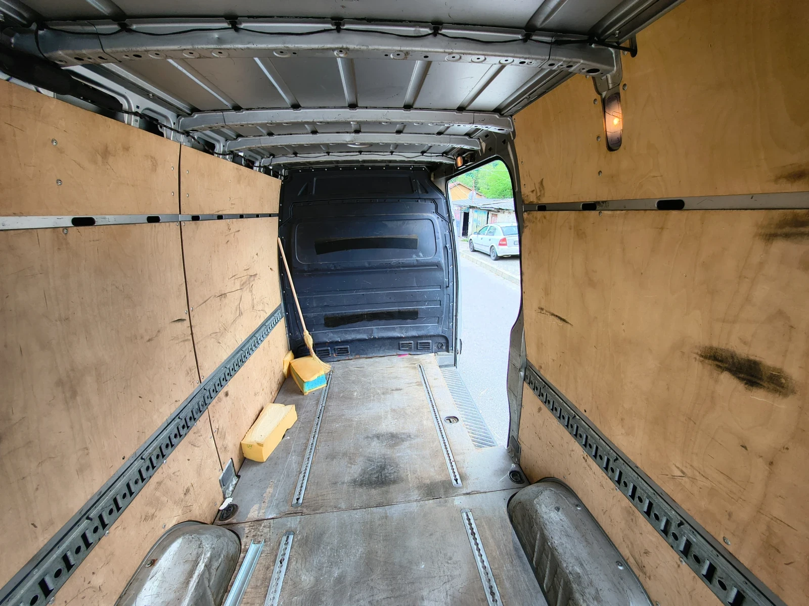 Mercedes-Benz Sprinter 313 2.2 CDI - изображение 9