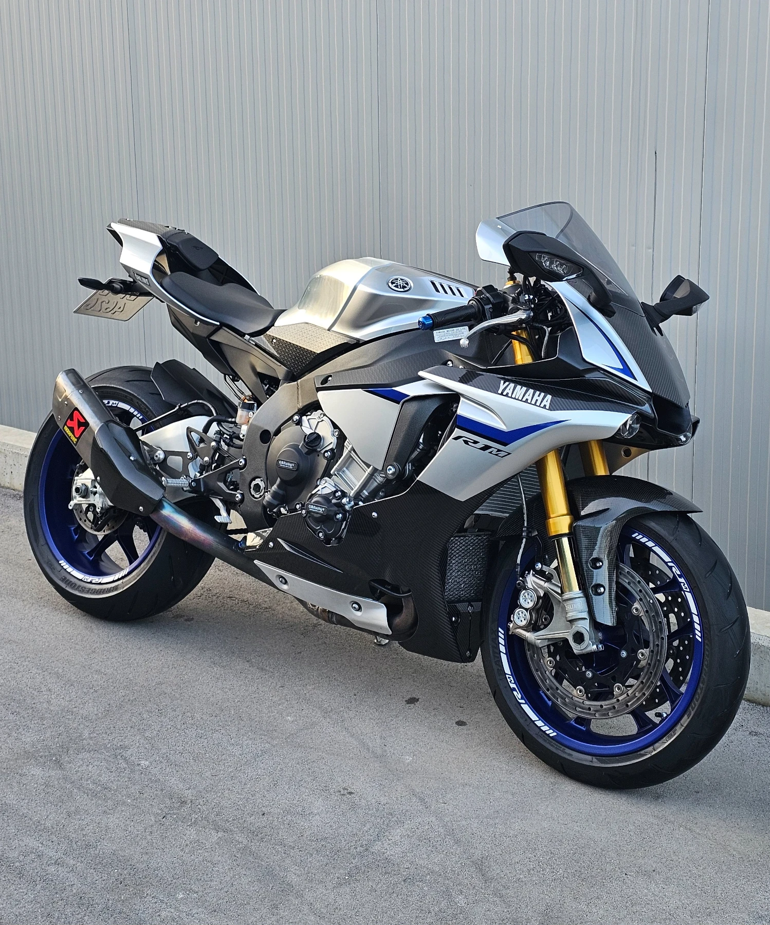 Yamaha YZF-R1 R1M / OHLINS / CARBON / AKRAPOVIC 