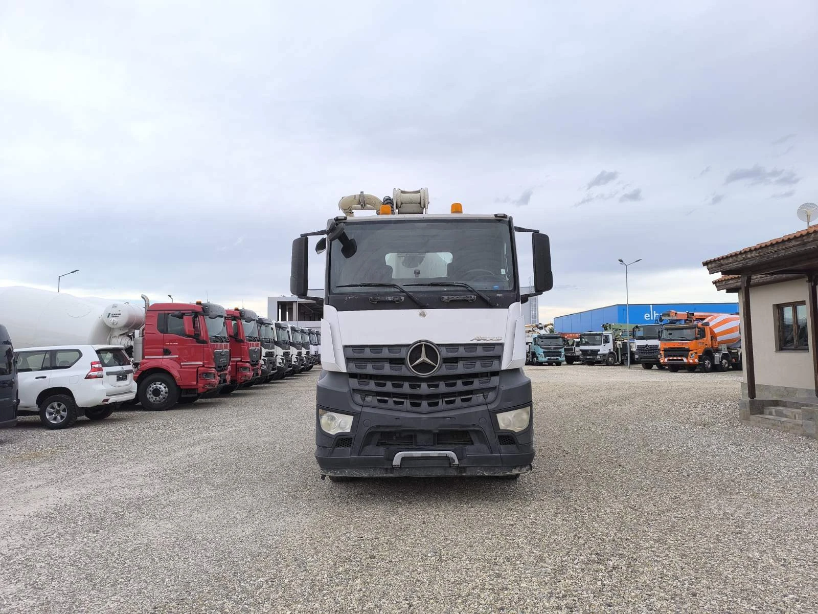 Бетон помпа Mercedes-Benz AROCS 3542 SCHWING S43SX, снимка 2 - Индустриална техника - 54541902