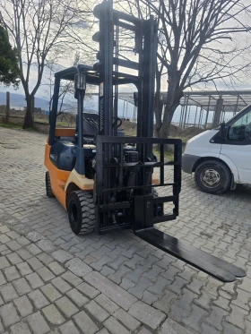 Мотокар Toyota Бензинов, вдига на 4.0м , 2.0тон, снимка 1