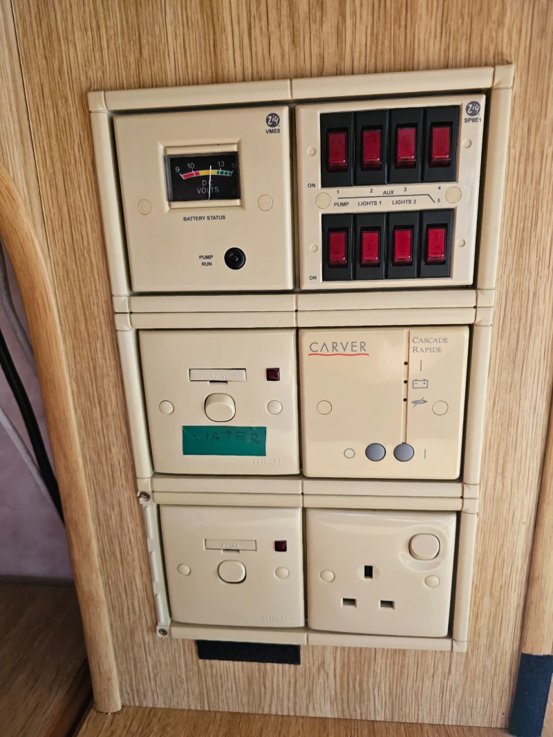 Каравана Eldis Firestorm , снимка 10 - Каравани и кемпери - 52544184