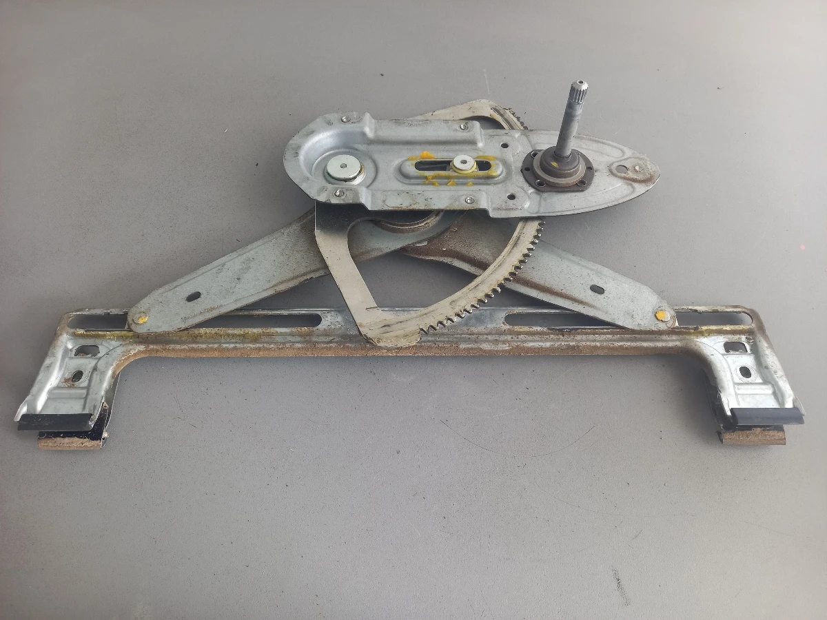 Машинка стъкло стъклоповдигач задна дясна ръчна Форд Фокус комби (н)