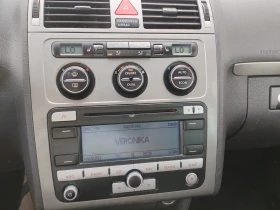 VW Touran 2.0 TDI BMM 6ск 7места Hi-Line Navi, снимка 13