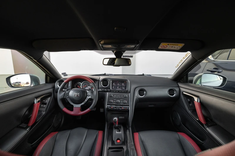 Nissan Gt-r R35 BLACK EDITION, снимка 11 - Автомобили и джипове - 53043544