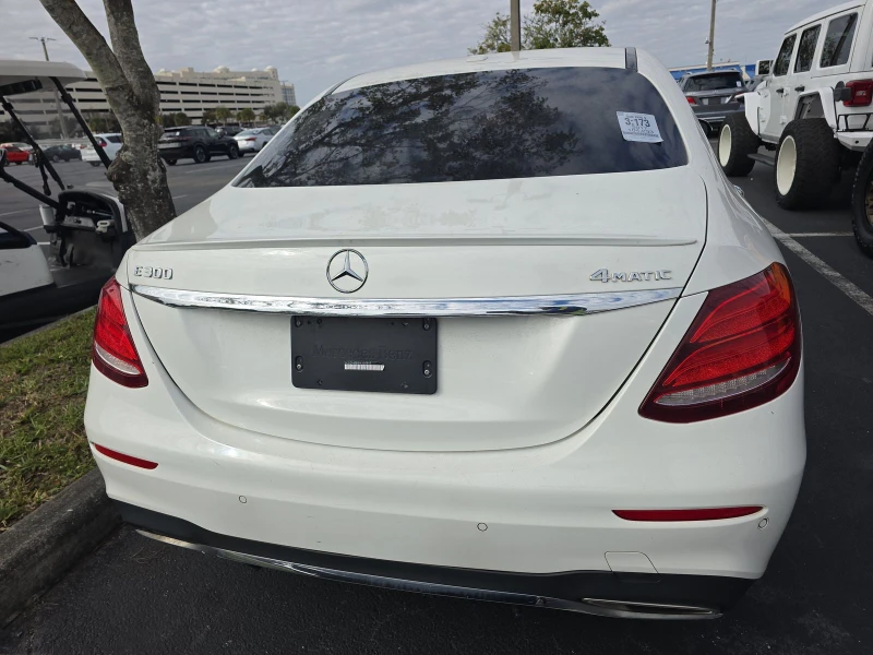 Mercedes-Benz E 300 AMG* PACK* 4MATIC* BURMESTER* ПОДГРЕВ* КАМЕРА* КЕЙ, снимка 6 - Автомобили и джипове - 53457051