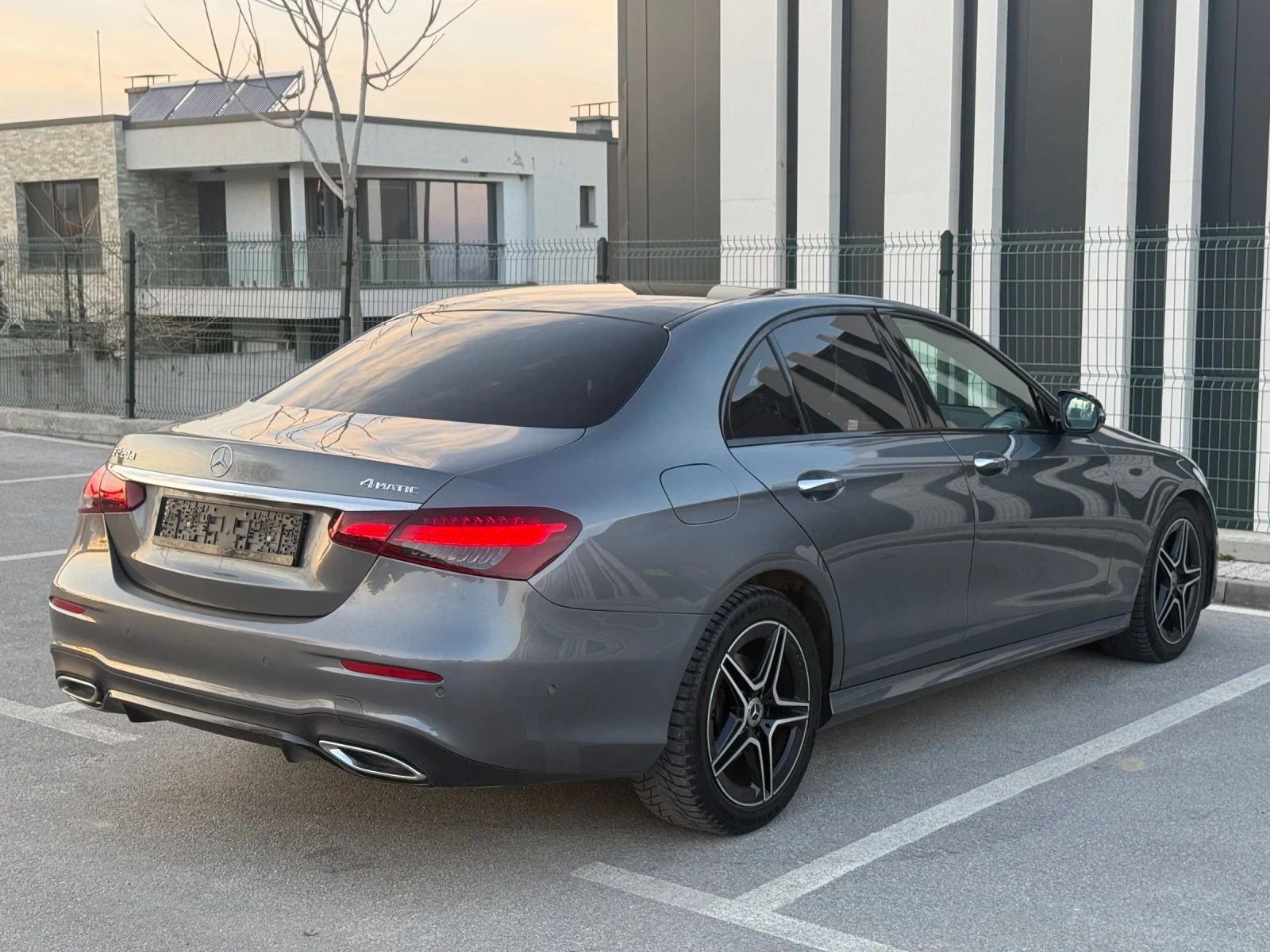 Mercedes-Benz E 220 AMG line/ПАНОРАМА/BURMESTER/Keyless/Distronic/360 - изображение 8