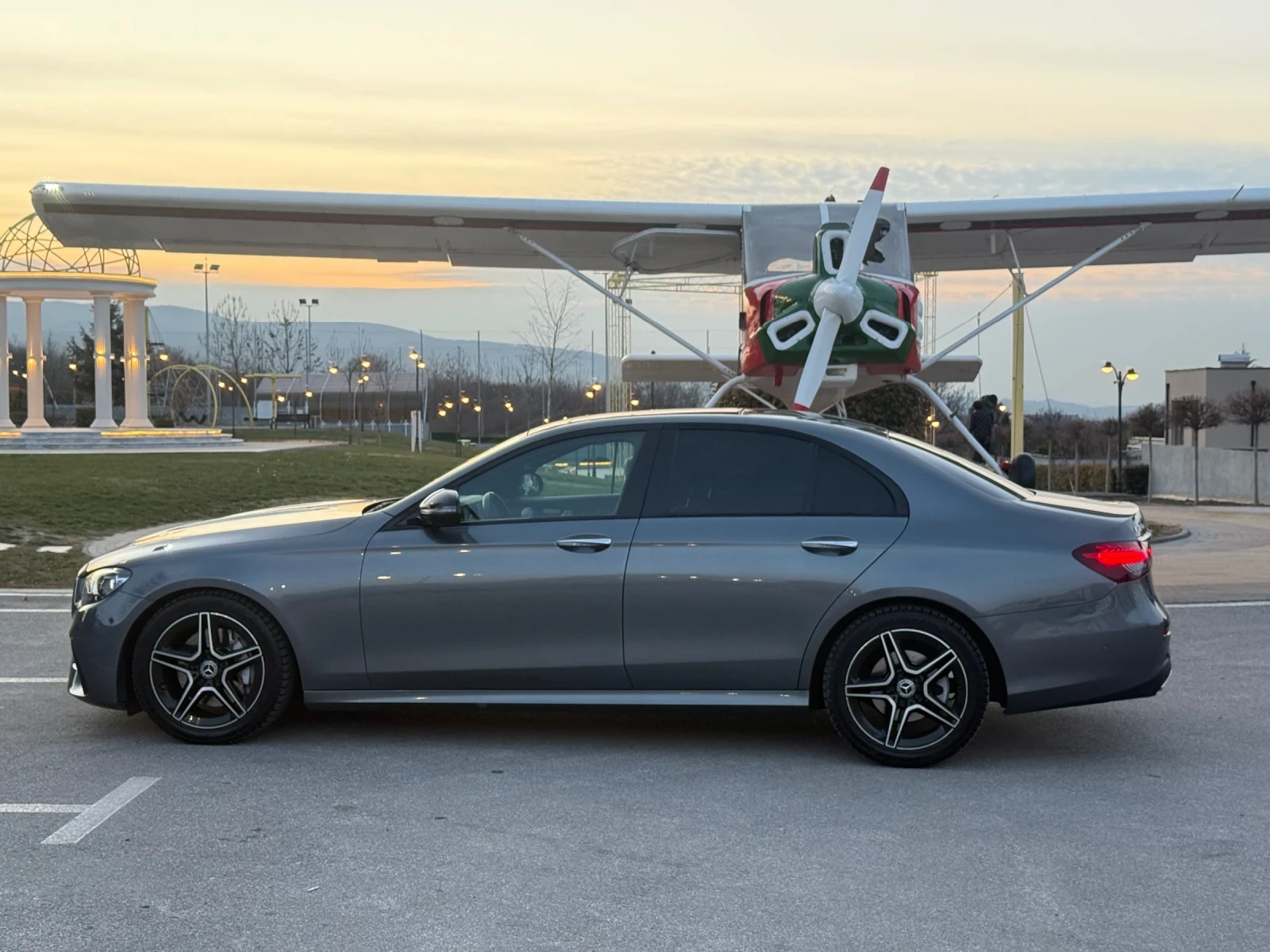 Mercedes-Benz E 220 AMG line/ПАНОРАМА/BURMESTER/Keyless/Distronic/360 - изображение 5