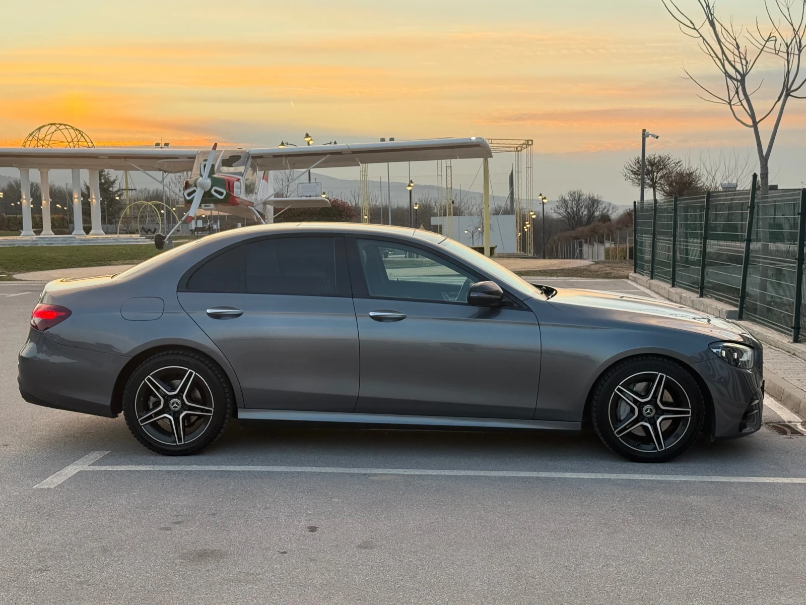 Mercedes-Benz E 220 AMG line/ПАНОРАМА/BURMESTER/Keyless/Distronic/360 - изображение 4