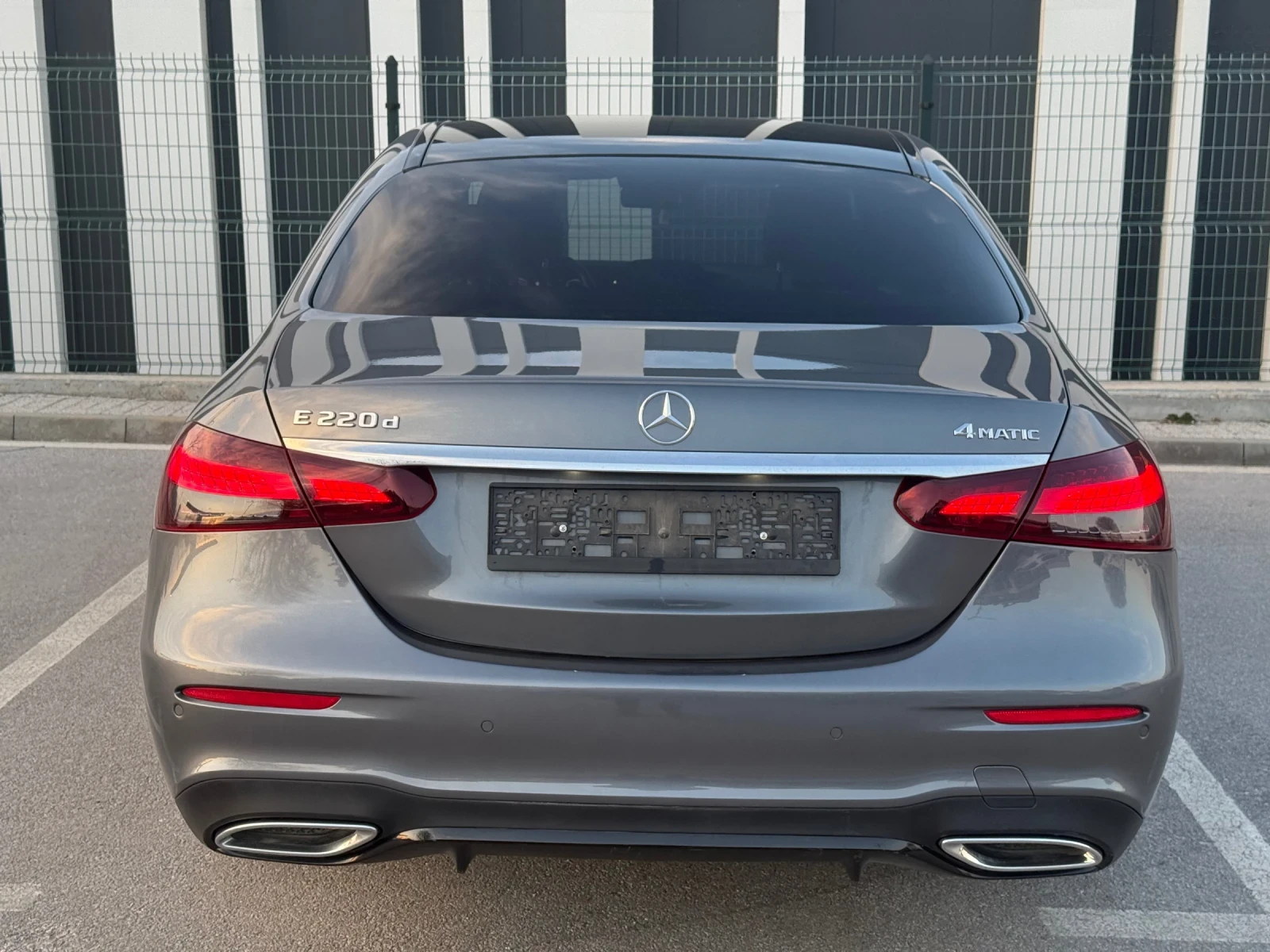 Mercedes-Benz E 220 AMG line/ПАНОРАМА/BURMESTER/Keyless/Distronic/360 - изображение 6