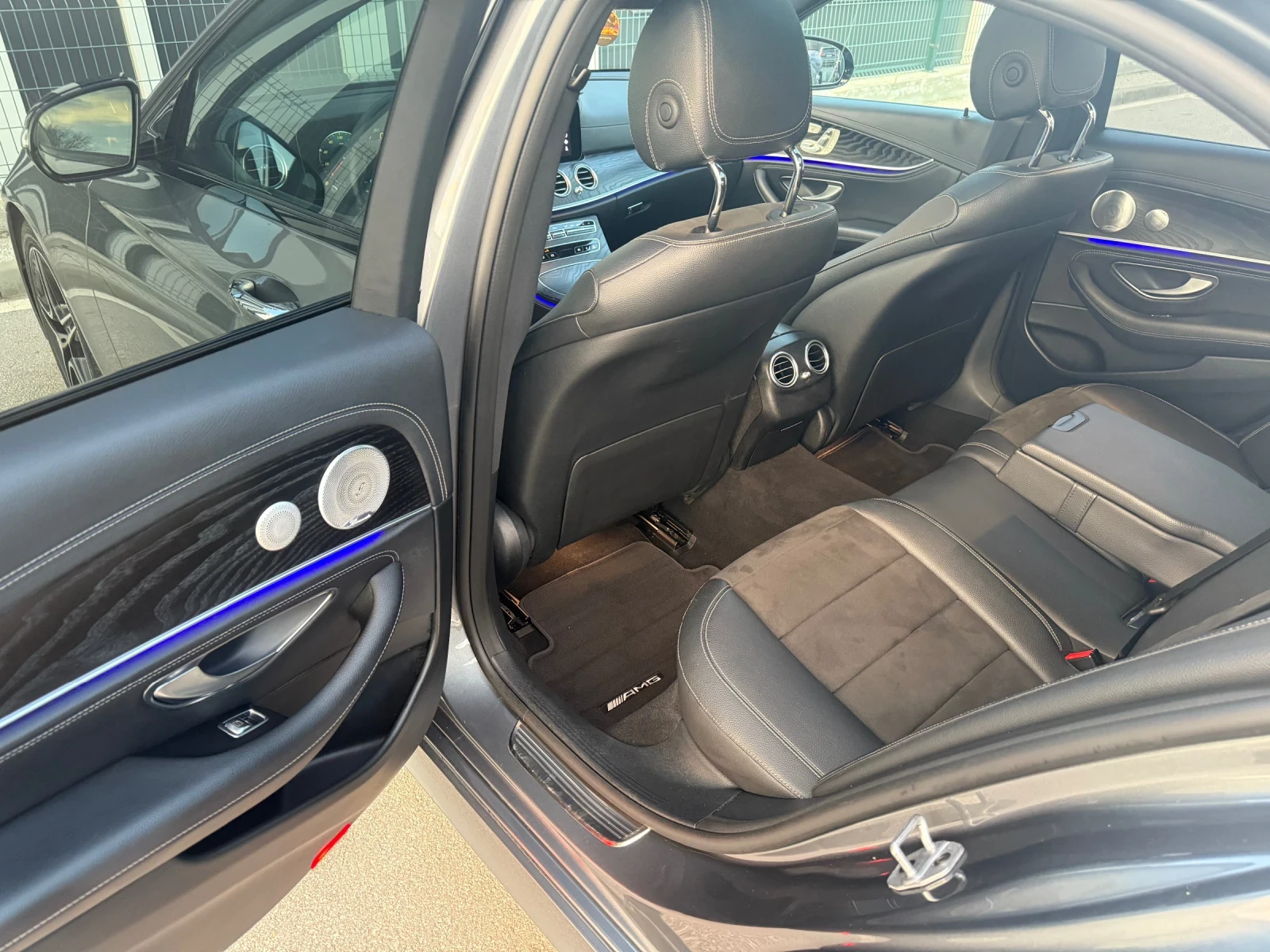Mercedes-Benz E 220 AMG line/ПАНОРАМА/BURMESTER/Keyless/Distronic/360 - изображение 10