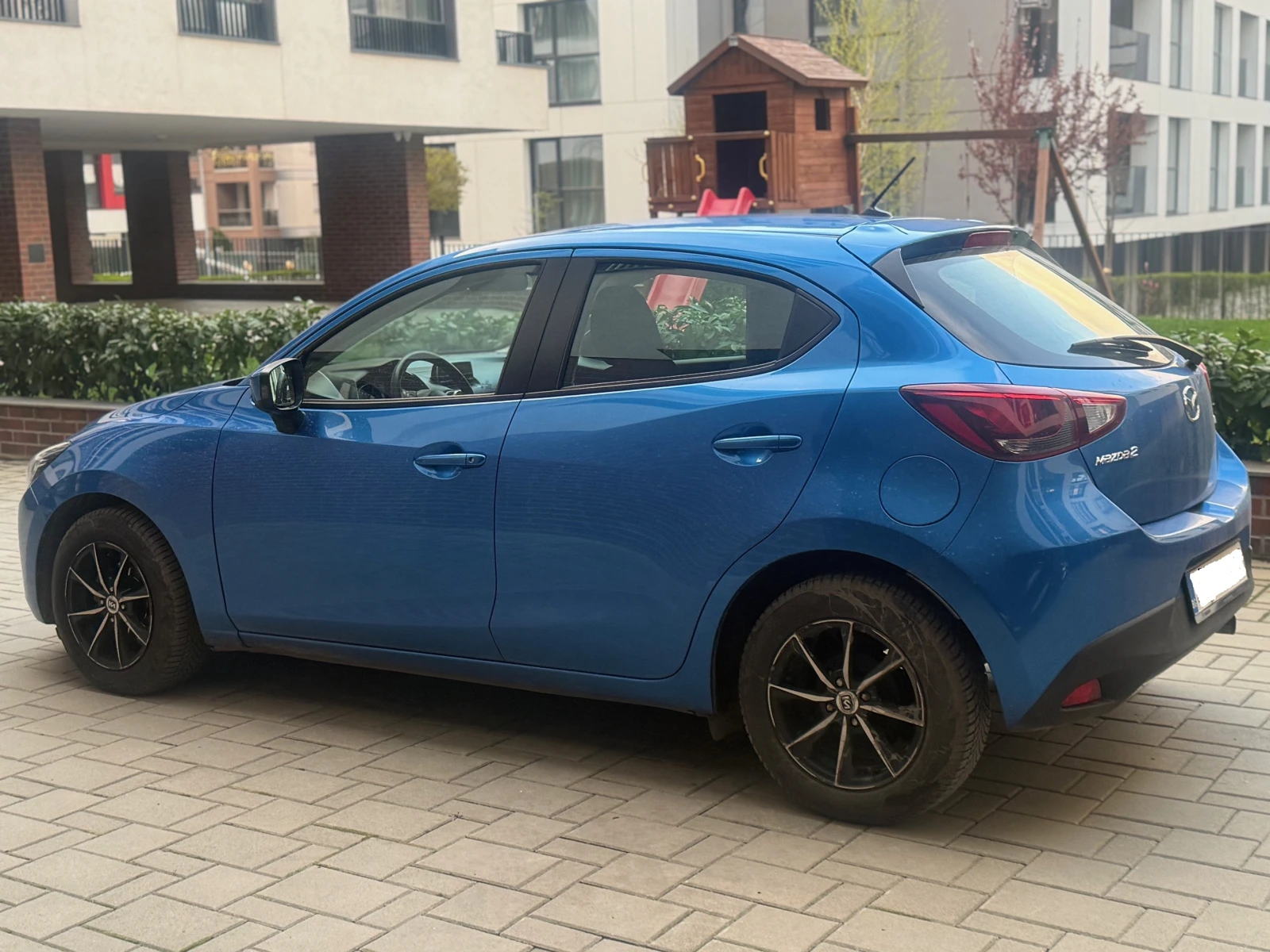 Mazda 2 1.5 - 75к.с. - изображение 2