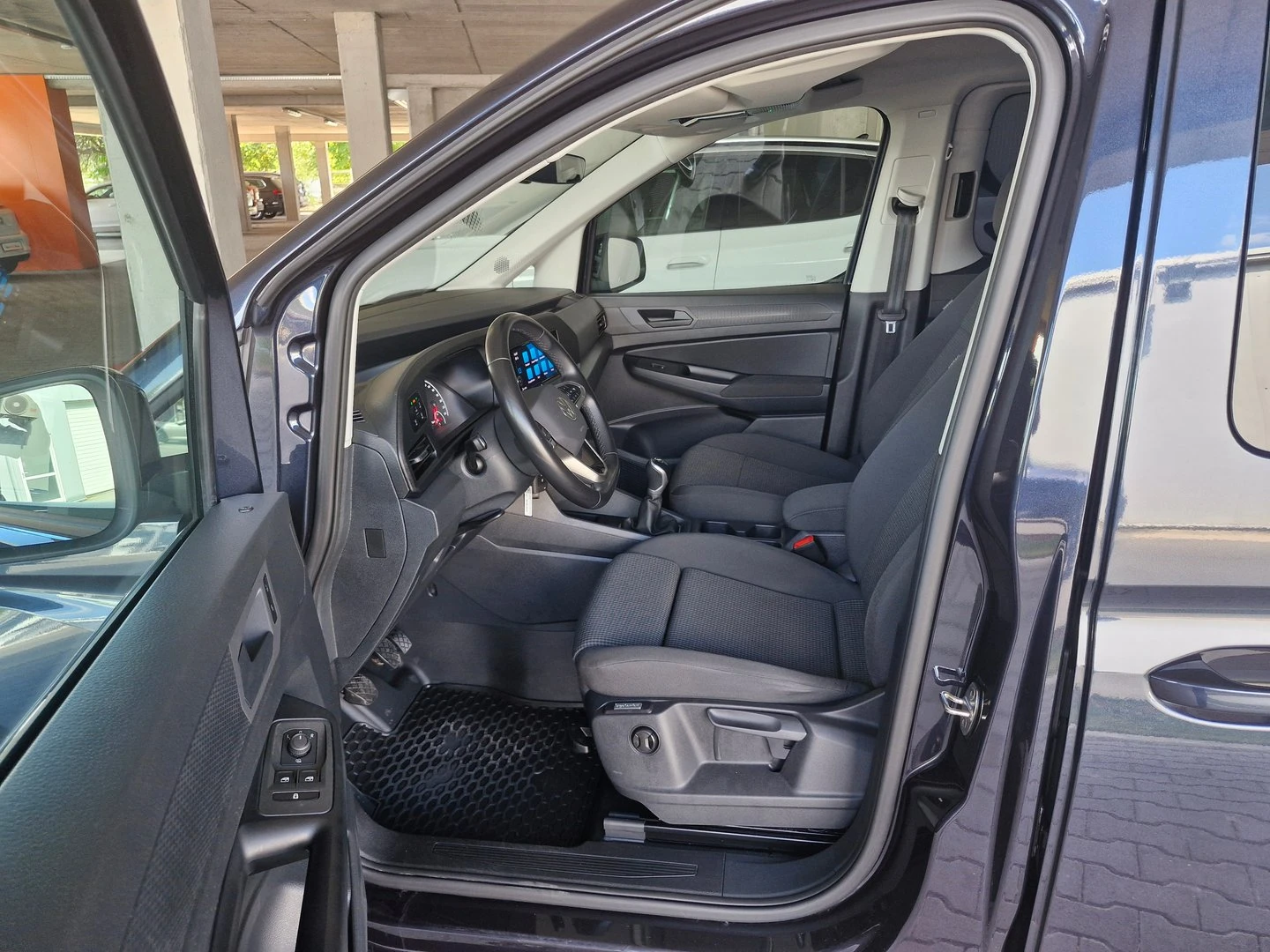 VW Caddy TDI 5 места - изображение 4