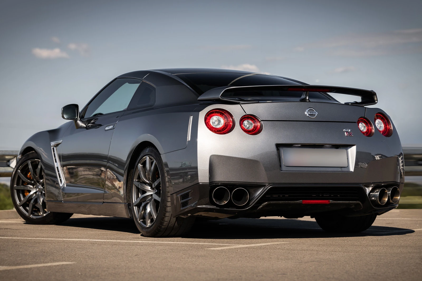 Nissan Gt-r R35 BLACK EDITION - изображение 4