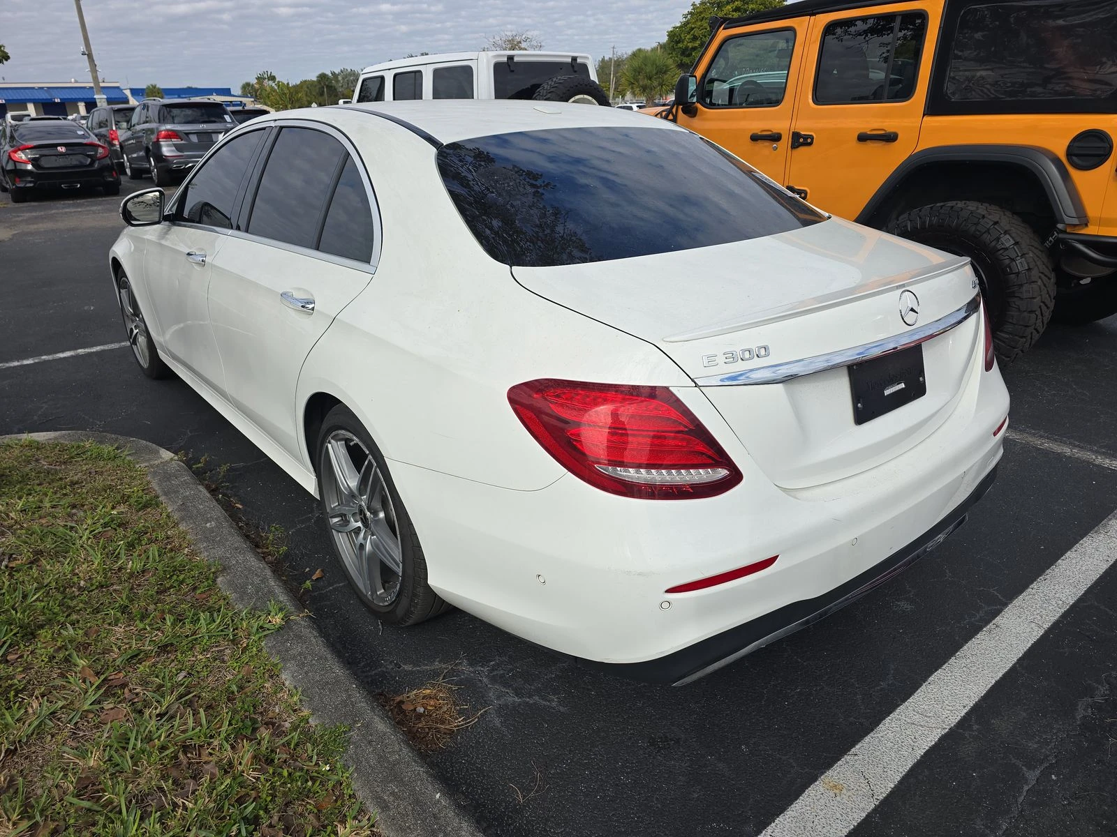 Mercedes-Benz E 300 AMG* PACK* 4MATIC* BURMESTER* ПОДГРЕВ* КАМЕРА* КЕЙ - изображение 4