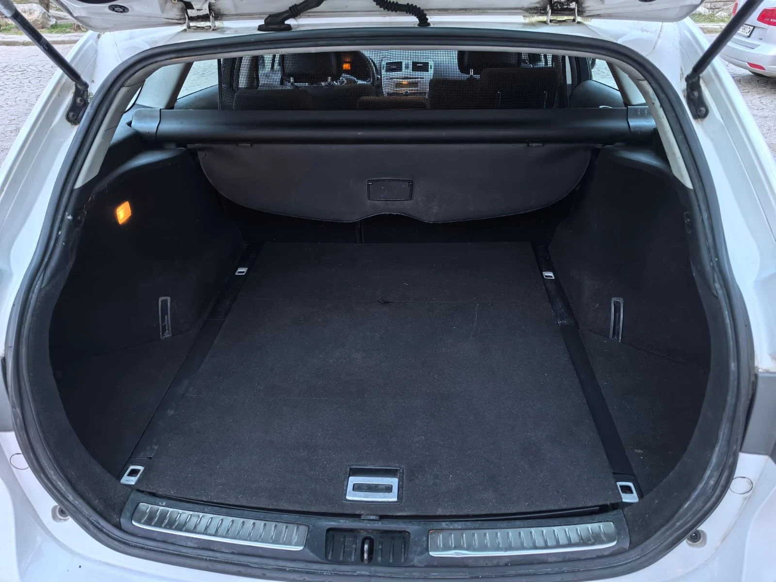 Toyota Avensis 2.0, снимка 14 - Автомобили и джипове - 53849812