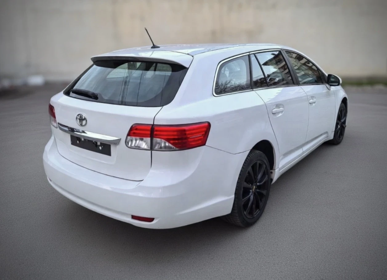 Toyota Avensis 2.0, снимка 5 - Автомобили и джипове - 53849812