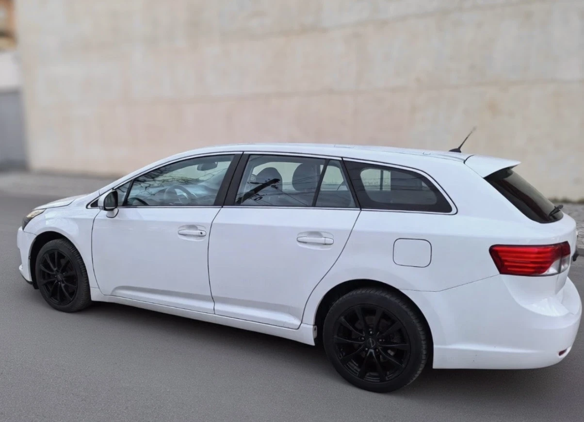 Toyota Avensis 2.0, снимка 4 - Автомобили и джипове - 53849812