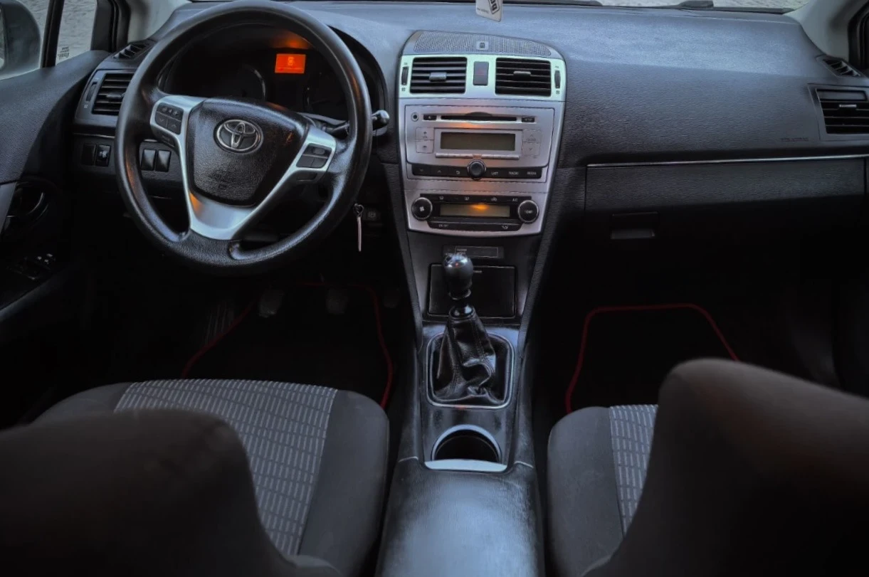 Toyota Avensis 2.0, снимка 6 - Автомобили и джипове - 53849812