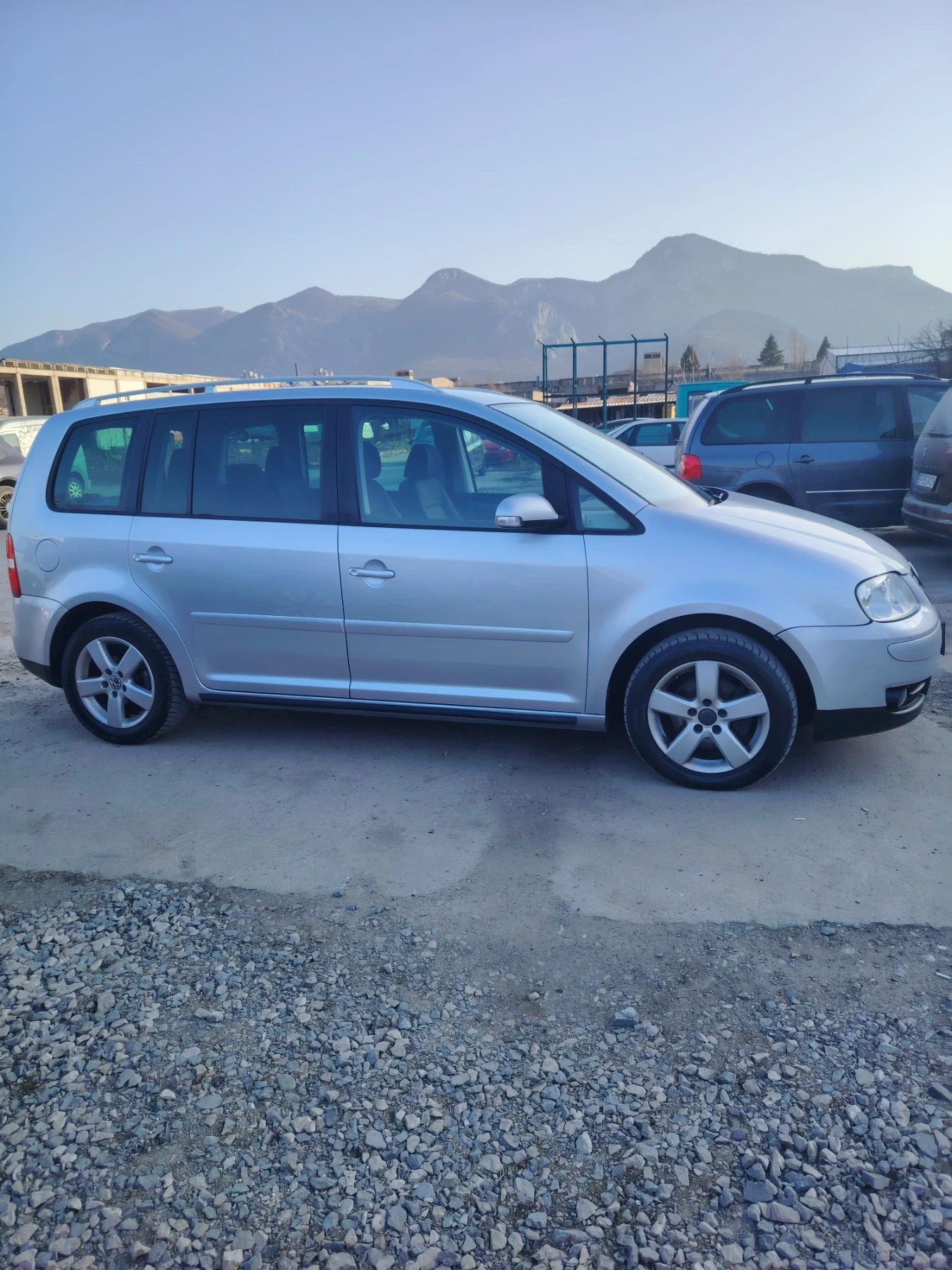 VW Touran, снимка 6 - Автомобили и джипове - 53869234