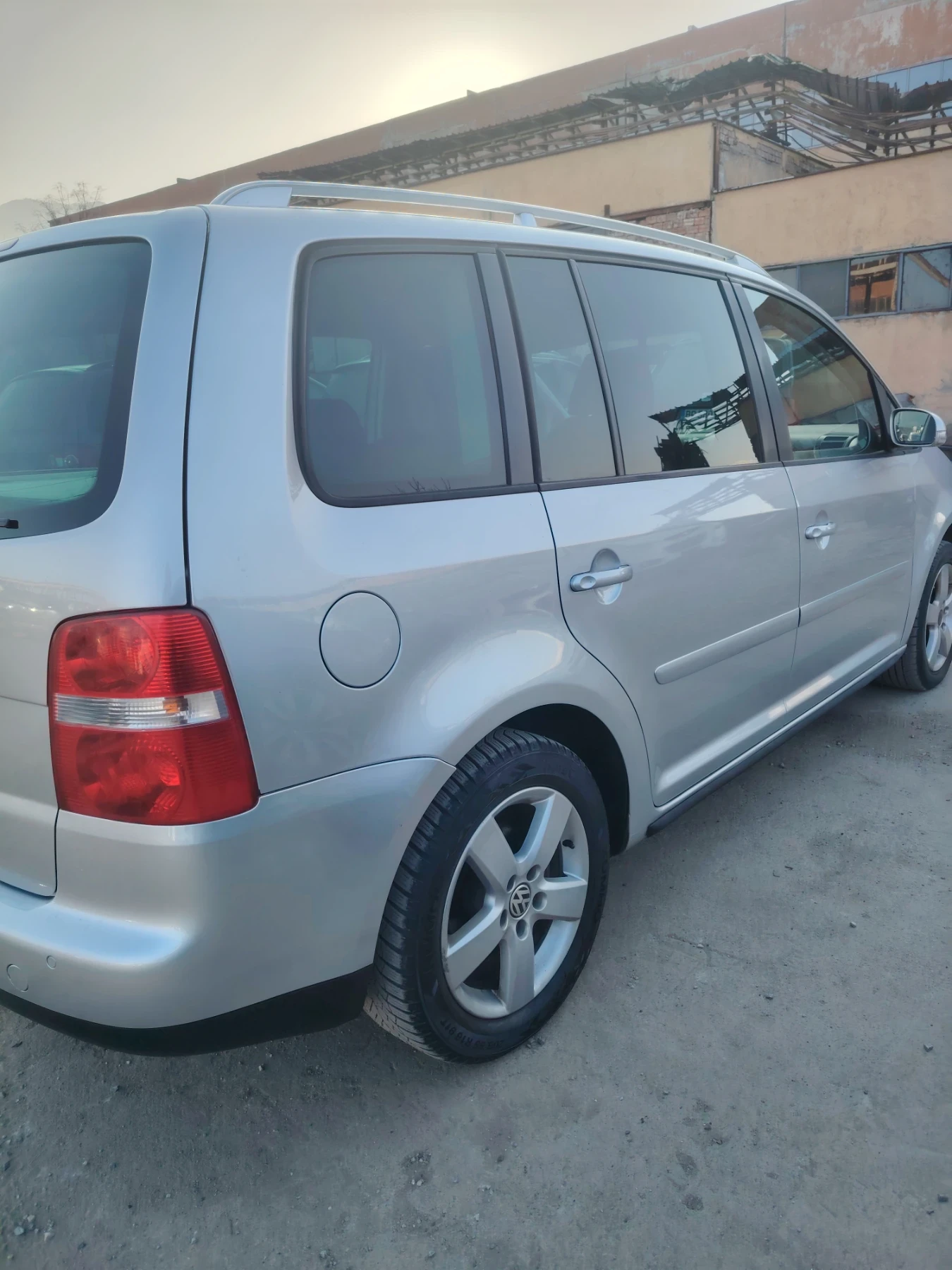 VW Touran, снимка 4 - Автомобили и джипове - 53869234