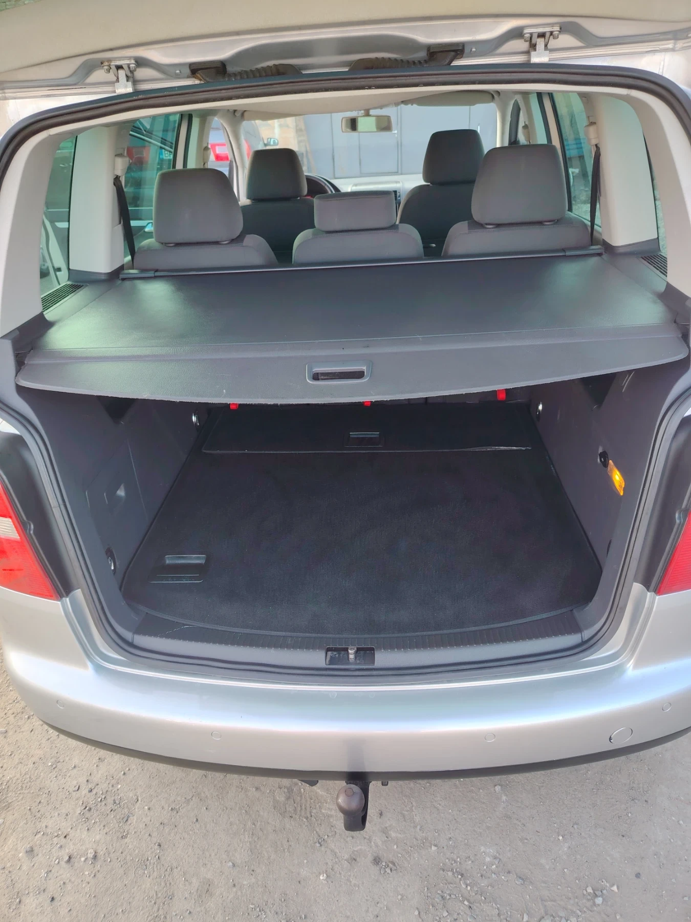 VW Touran, снимка 8 - Автомобили и джипове - 53869234