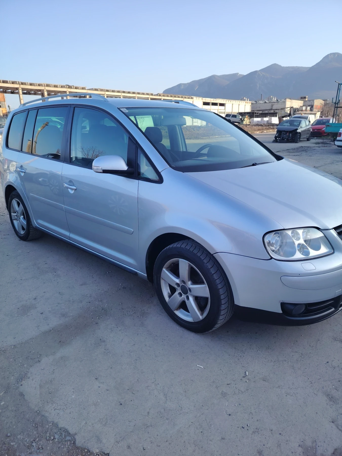 VW Touran, снимка 7 - Автомобили и джипове - 53869234