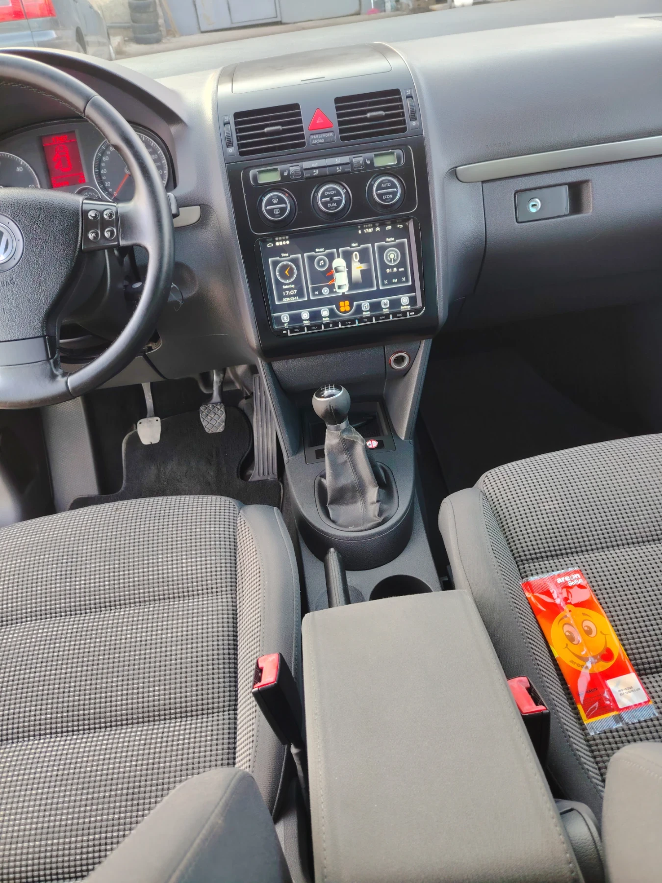 VW Touran, снимка 10 - Автомобили и джипове - 53869234