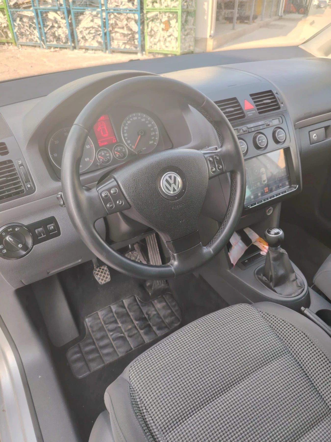 VW Touran, снимка 11 - Автомобили и джипове - 53869234