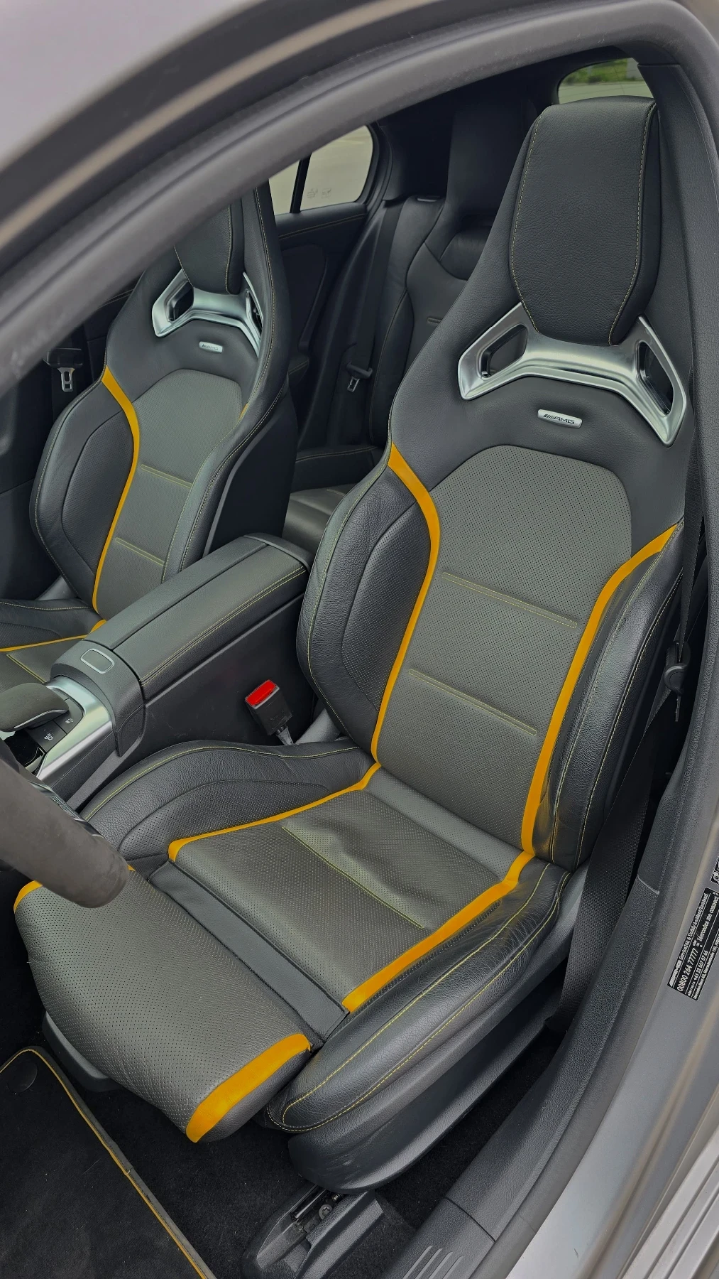 Mercedes-Benz A45 AMG S 4MATIC+ / 421HP / BUCKETSEATS / FULL, снимка 9 - Автомобили и джипове - 54208170