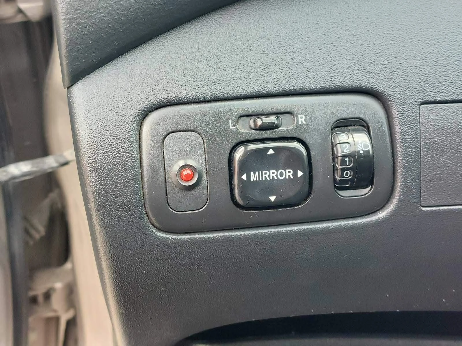 Toyota Yaris 1.4 D, снимка 14 - Автомобили и джипове - 54344047