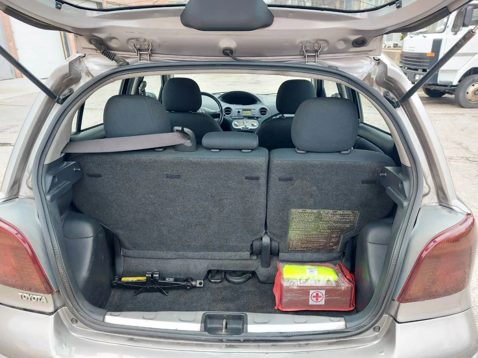 Toyota Yaris 1.4 D, снимка 8 - Автомобили и джипове - 54344047