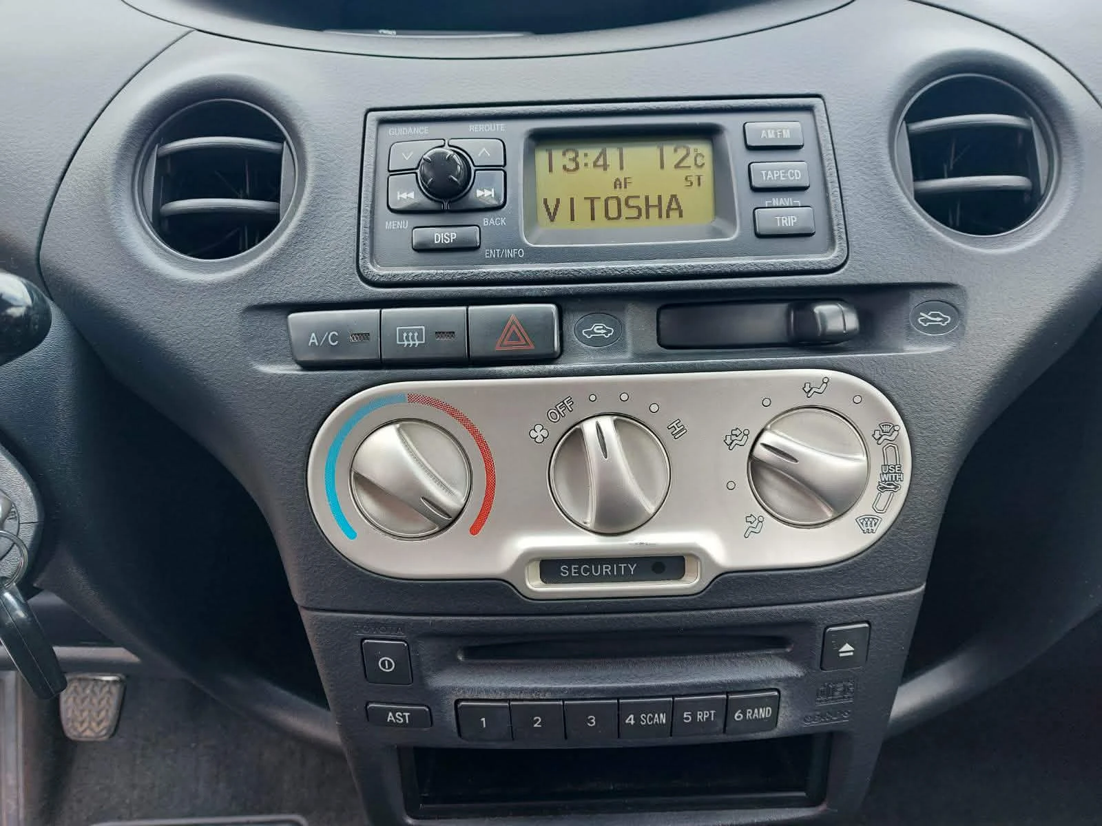 Toyota Yaris 1.4 D, снимка 7 - Автомобили и джипове - 54344047