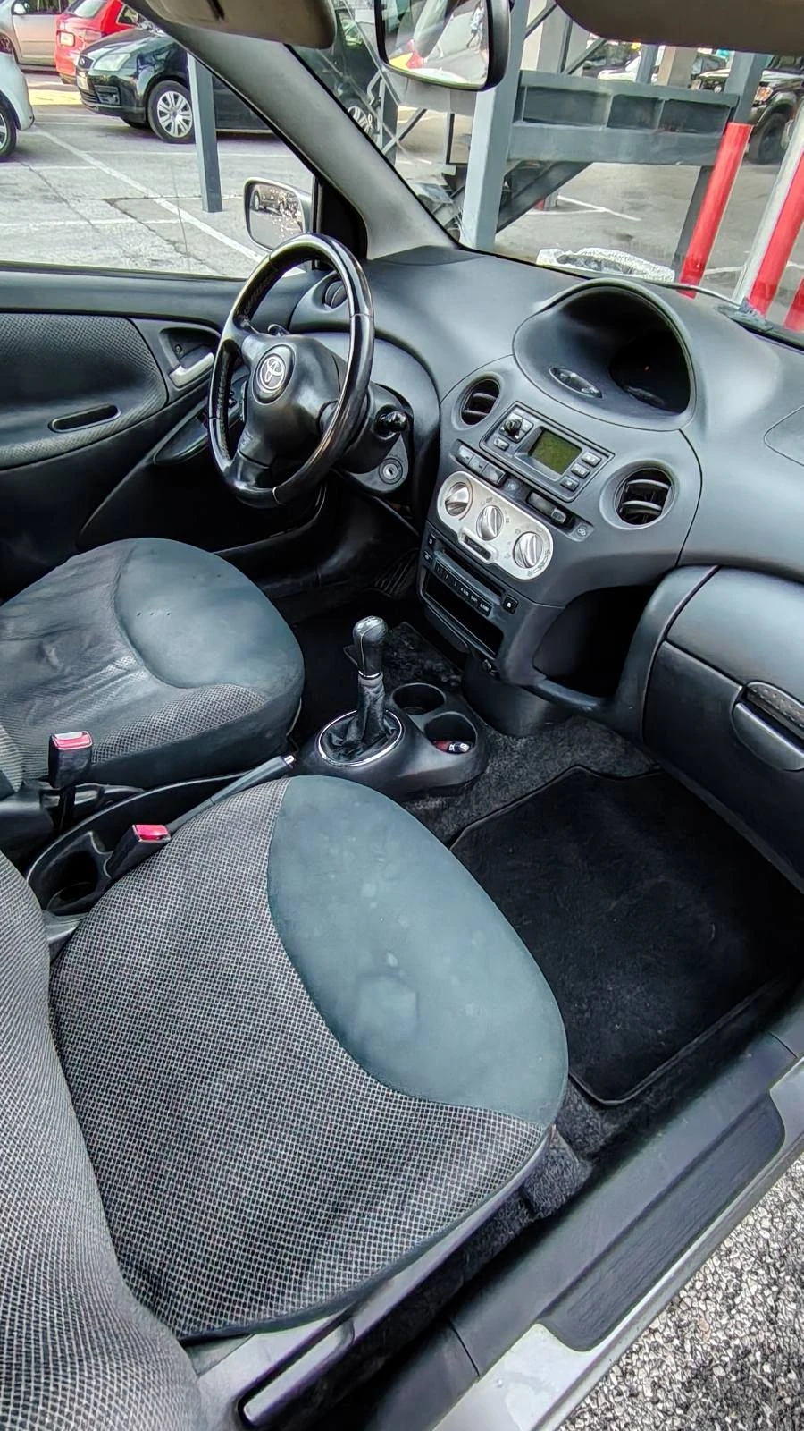 Toyota Yaris 1.4 D, снимка 13 - Автомобили и джипове - 54344047