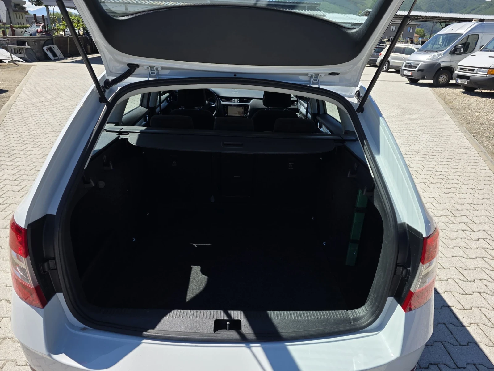 Skoda Octavia 1.6TDi DSG NAVi Лизинг, снимка 16 - Автомобили и джипове - 54601048
