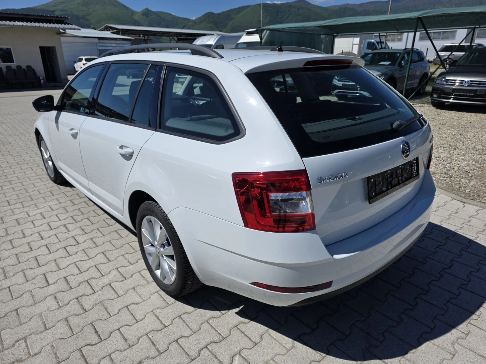 Skoda Octavia 1.6TDi DSG NAVi Лизинг, снимка 5 - Автомобили и джипове - 54601048