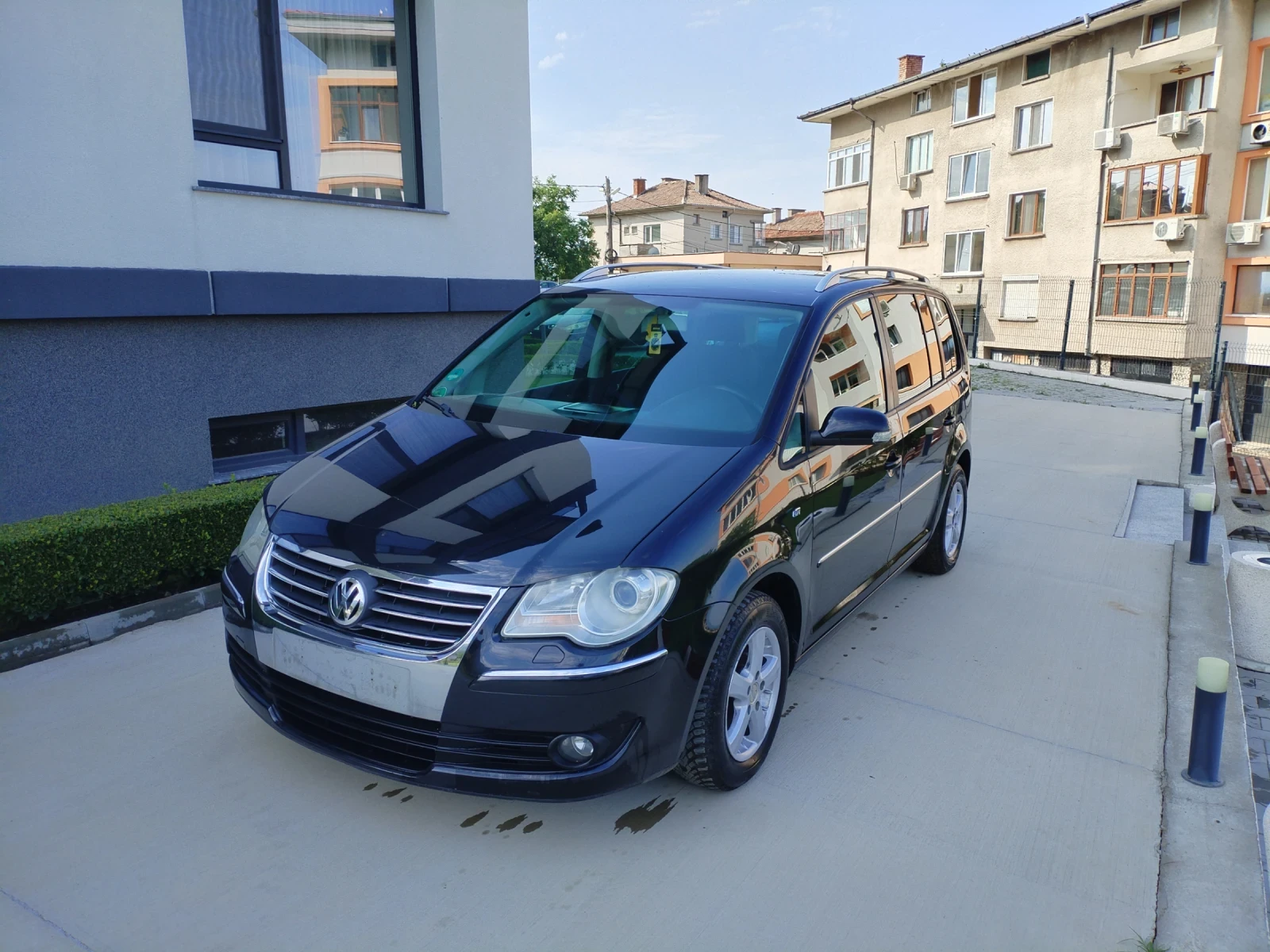 VW Touran 2.0 TDI BMM 6ск 7места Hi-Line Navi