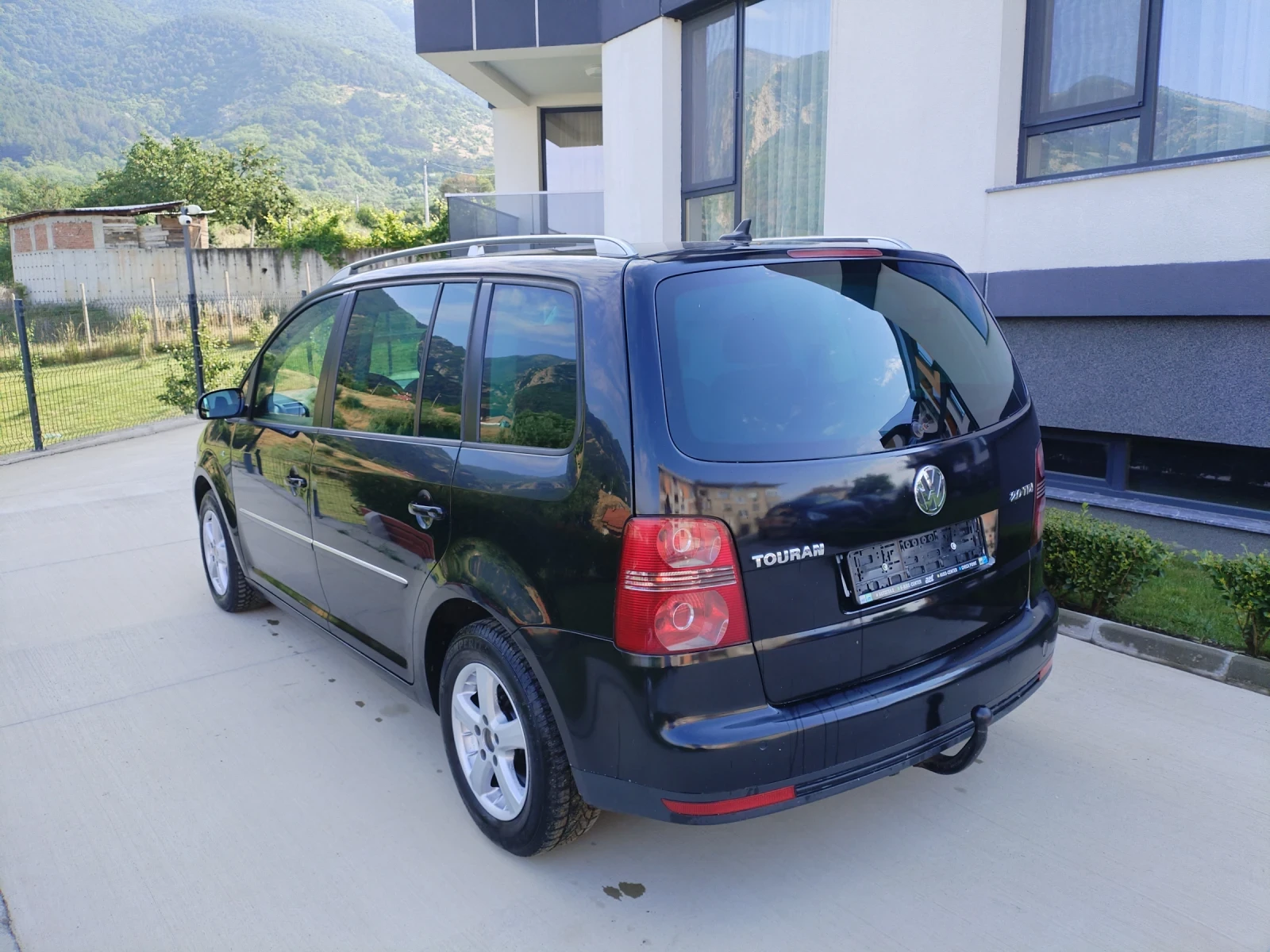 VW Touran 2.0 TDI BMM 6ск 7места Hi-Line Navi, снимка 6 - Автомобили и джипове - 54904845