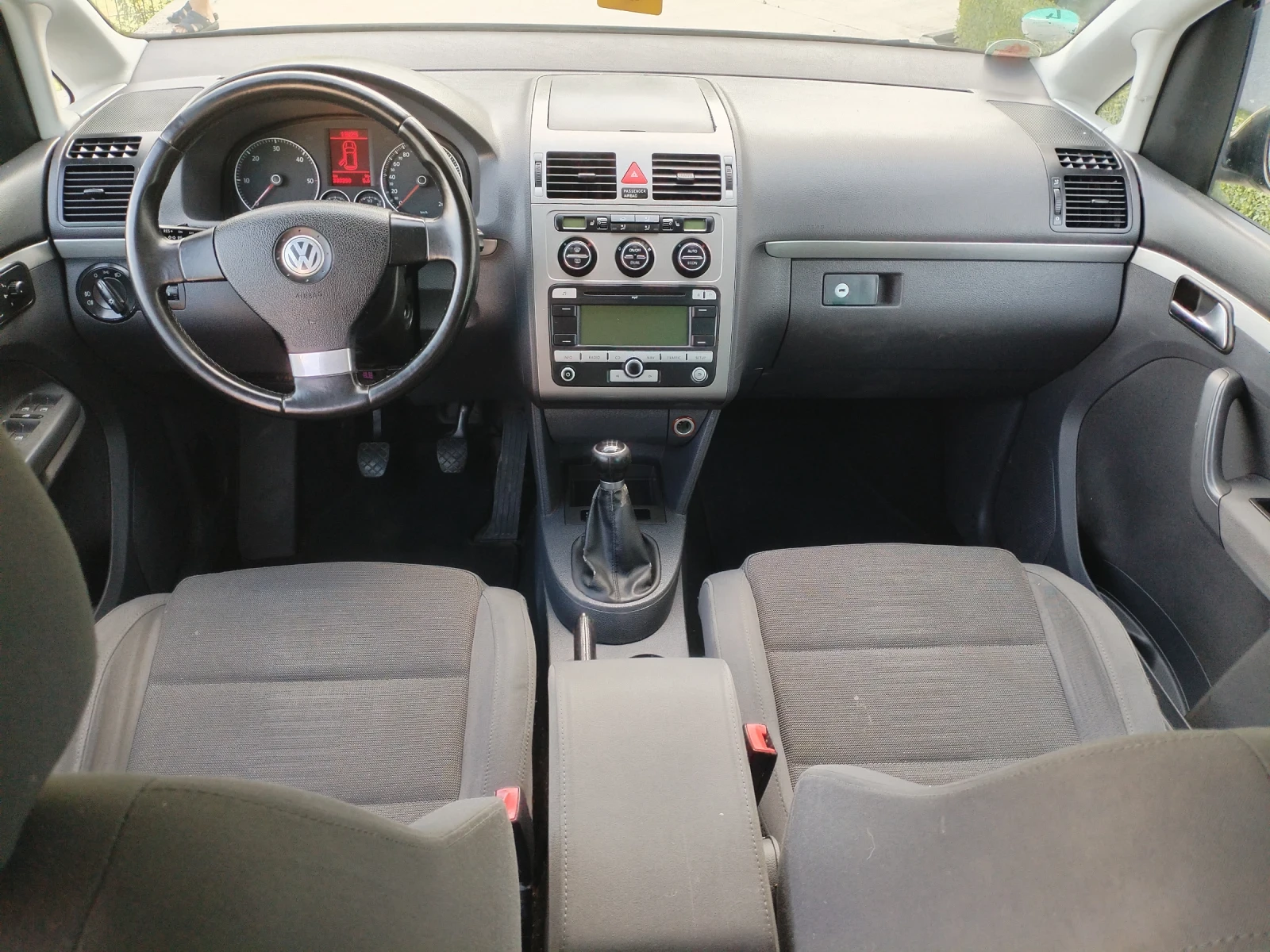 VW Touran 2.0 TDI BMM 6ск 7места Hi-Line Navi, снимка 8 - Автомобили и джипове - 54904845