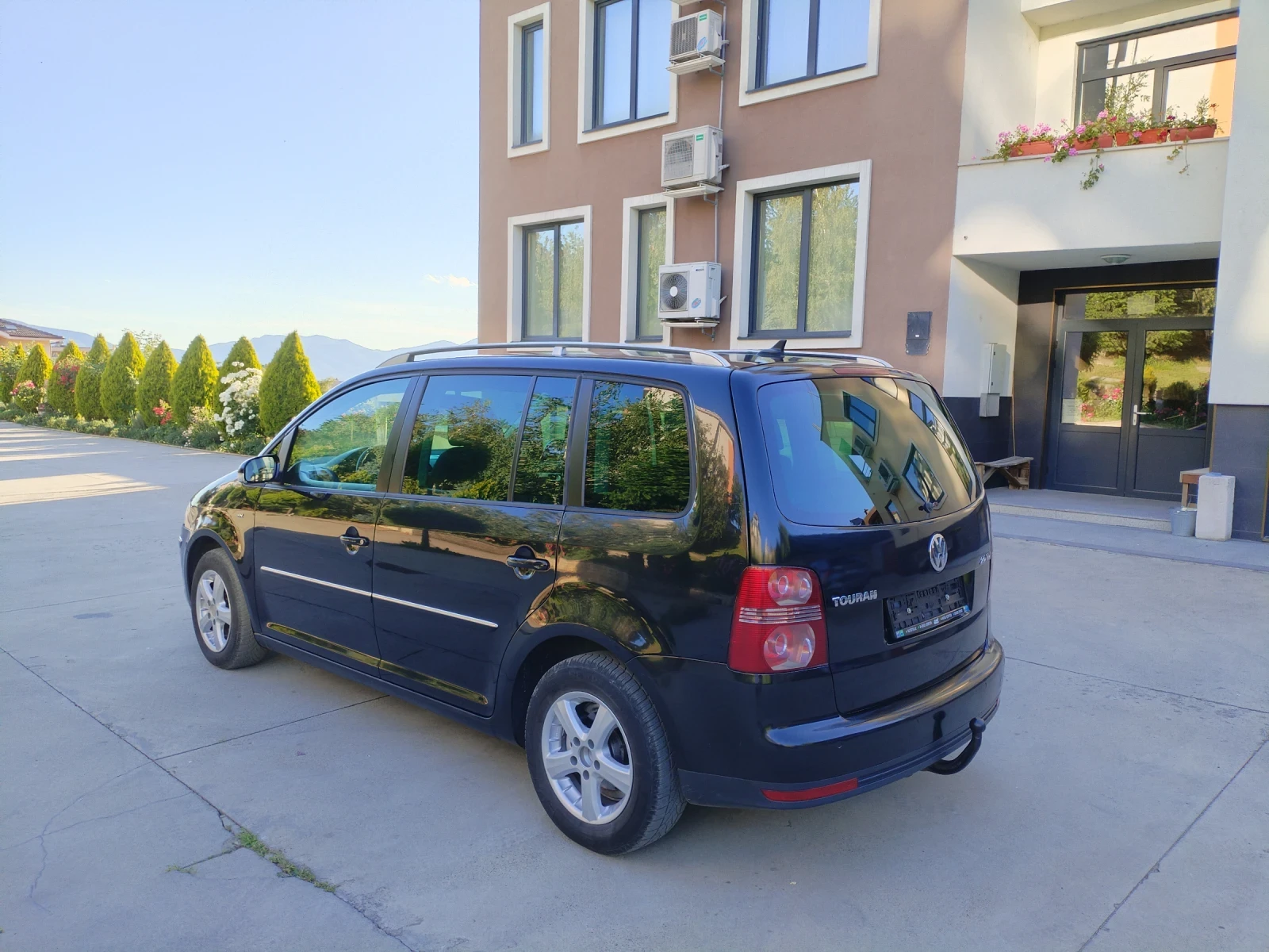 VW Touran 2.0 TDI BMM 6ск 7места Hi-Line Navi, снимка 8 - Автомобили и джипове - 54904845