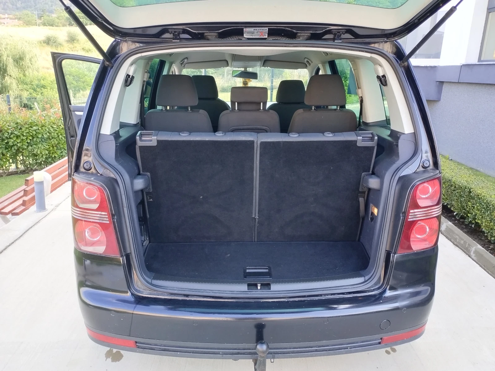 VW Touran 2.0 TDI BMM 6ск 7места Hi-Line Navi, снимка 15 - Автомобили и джипове - 54904845