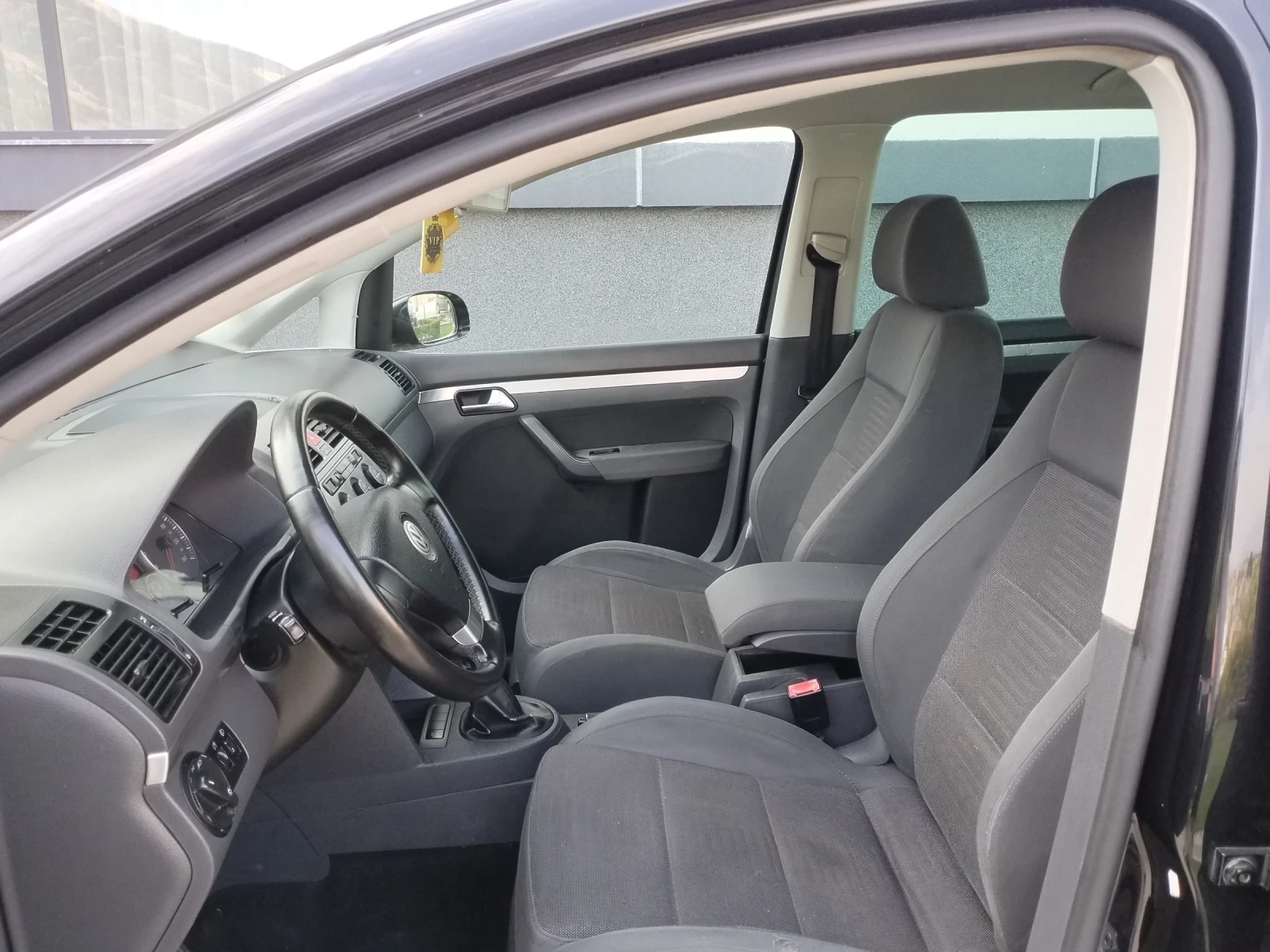 VW Touran 2.0 TDI BMM 6ск 7места Hi-Line Navi, снимка 11 - Автомобили и джипове - 54904845